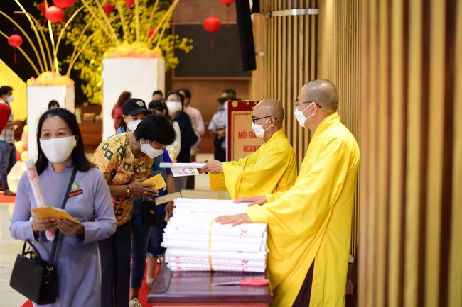 Chùm ảnh mồng một Tết Nhâm Dần